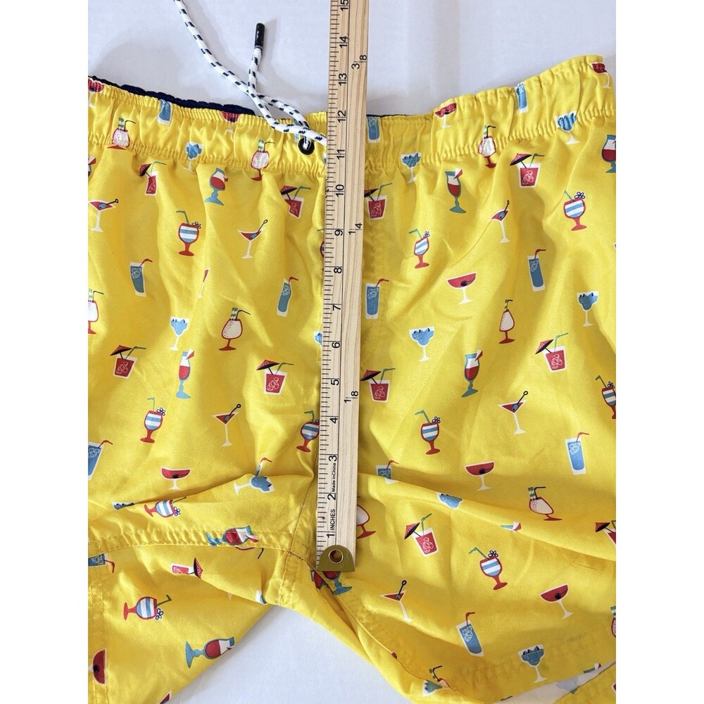 BROKEN Threads Men’s Yellow Cocktail Print Swim Trunks Shorts Size L - Picture 4 of 7